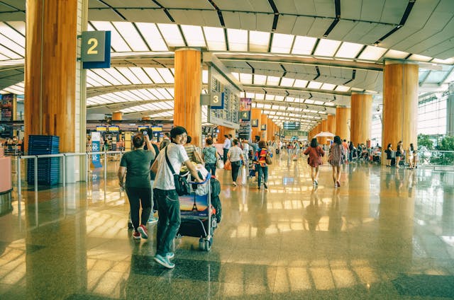 如何像常旅客一樣輕鬆穿梭機場：2026 年 12 個實用技巧，幫助您輕鬆出遊